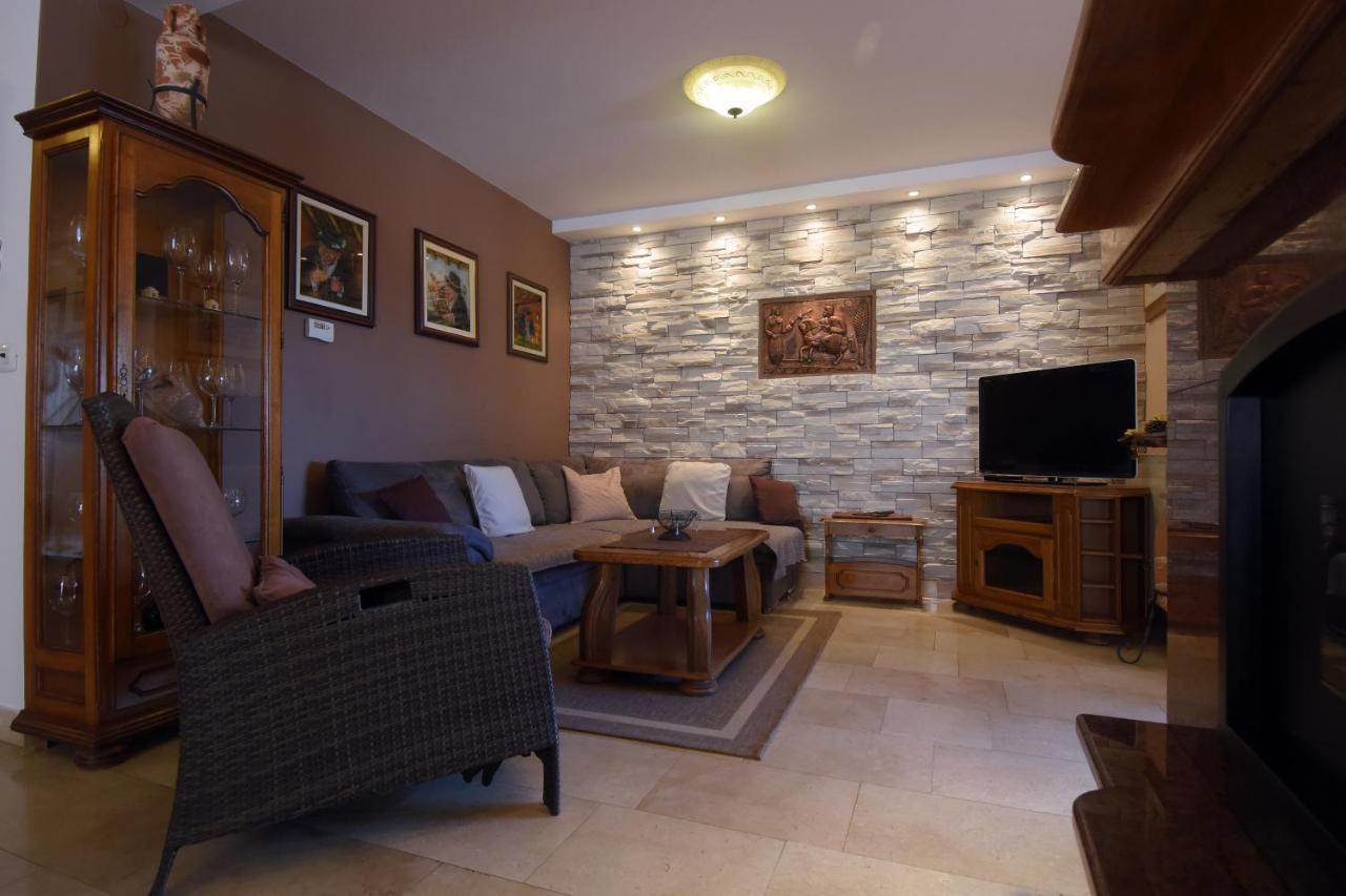 Apartment Gallery Premium 99 Near Ammphiteatre With Garage 5 Days And More Gratis *