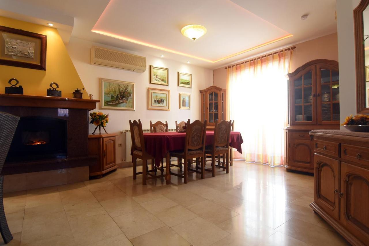 Apartment Gallery Premium 99 Near Ammphiteatre With Garage 5 Days And More Gratis